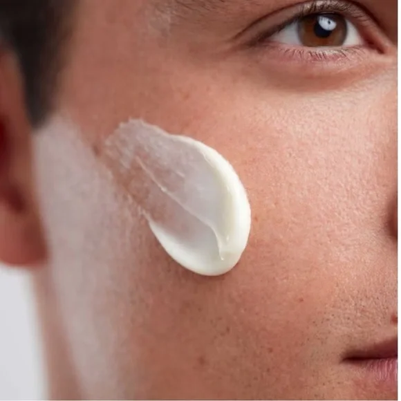 Elemis Skin Buff Exfoliator - Picture 3 of 5